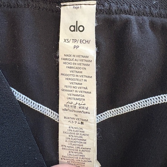 ALO Yoga Black Airbrush Heart Throb Set - Picture 10 of 15